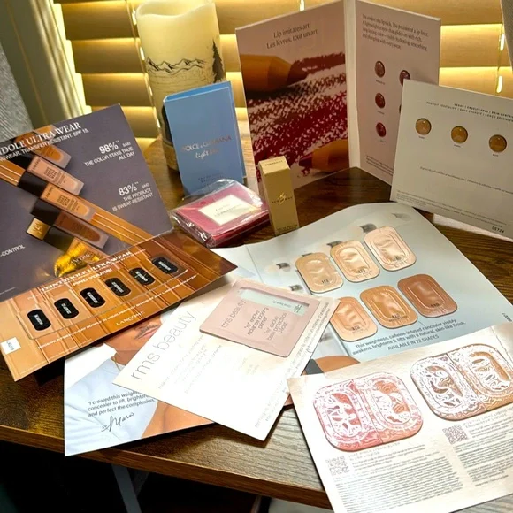 Assorted makeup samples - 8 pcs - Picture 1 of 2